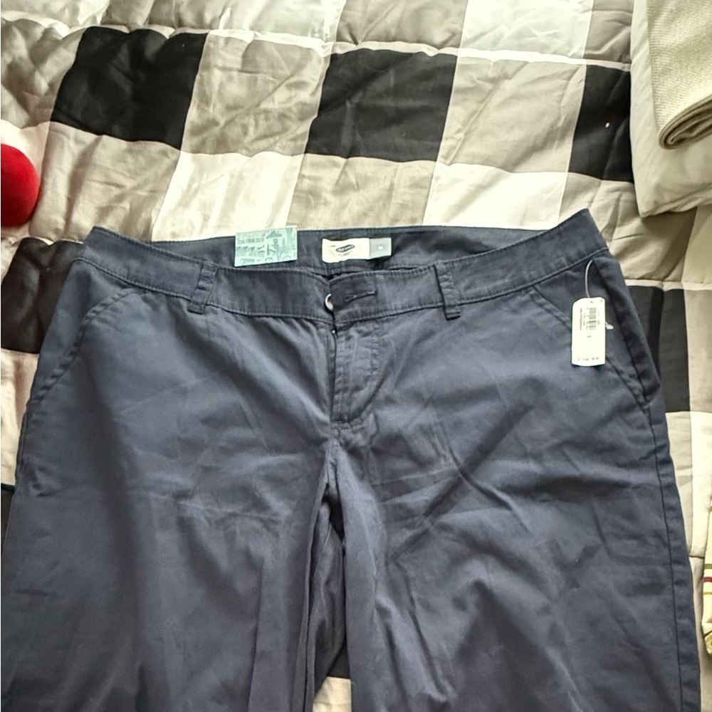 NWT -PLUS - 14 Women's old Navy chino shorts